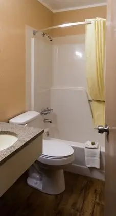 Basic Oda, 2 Büyük (Queen) Boy Yatak