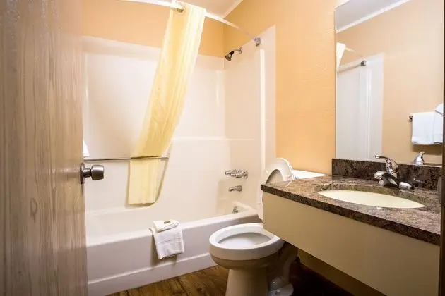 Basic Oda, 2 Büyük (Queen) Boy Yatak