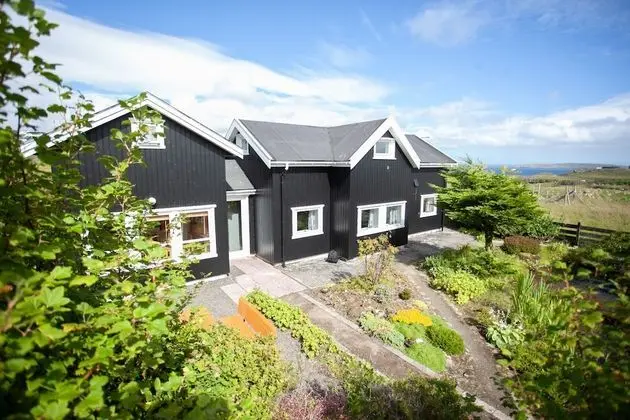 Family Ev, 4 Yatak Odası (Black House)