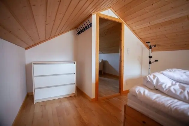 Family Ev, 4 Yatak Odası (Black House)