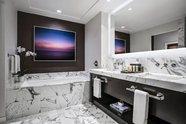 Luxury Oda