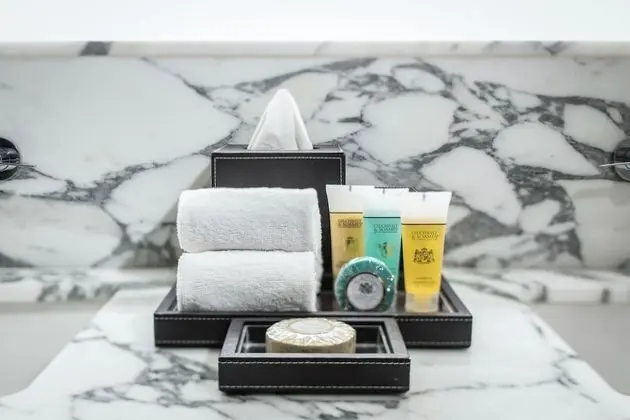 Luxury Oda