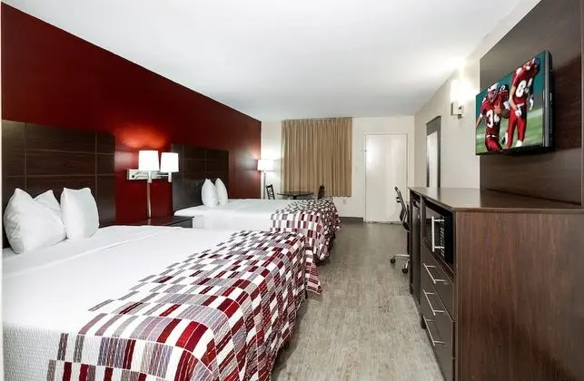 Deluxe Room, 2 Queen Beds, Accessible,Roll In Shower, Non Smoking