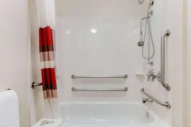 Engellilere uygun banyo