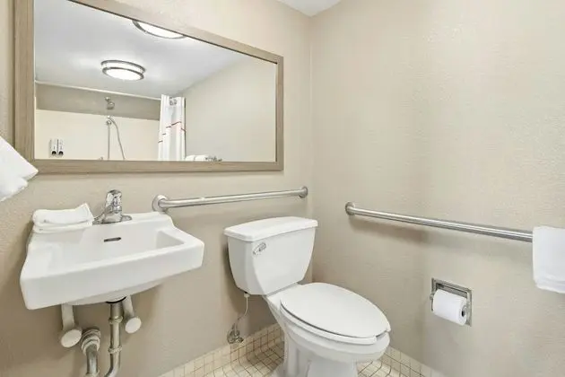 Engellilere uygun banyo