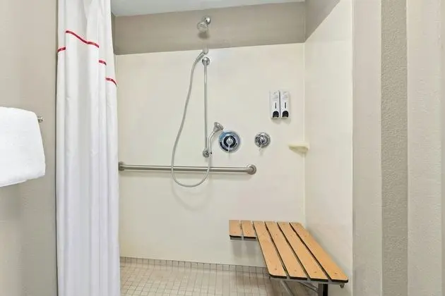Engellilere uygun banyo