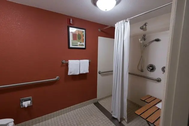 Superior Oda, 1 En Büyük (King) Boy Yatak, Engellilere Uygun (Roll-In Shower, Smoke Free)