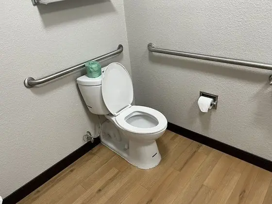 Standard Oda, 1 En Büyük (King) Boy Yatak, Engellilere Uygun (Smoke Free)