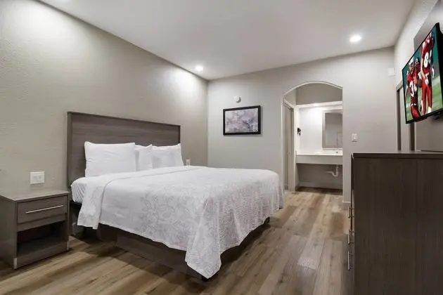 Premium Oda, 1 En Büyük (King) Boy Yatak (Upgraded Bedding & Snack, Smoke Free)