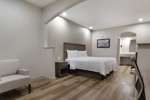 Premium Oda, 1 En Büyük (King) Boy Yatak (Upgraded Bedding & Snack, Smoke Free)