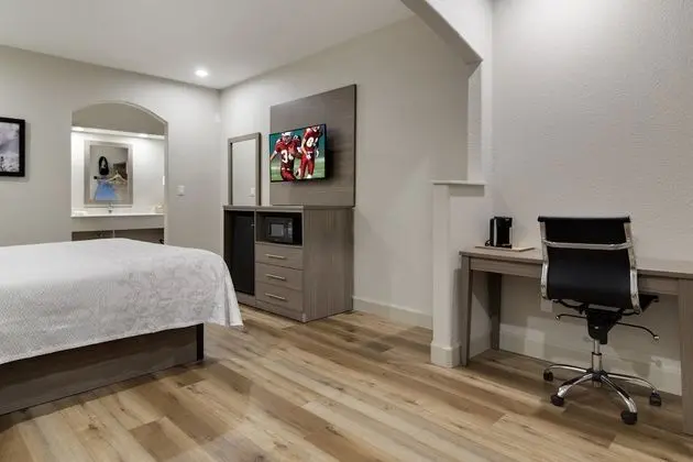 Premium Oda, 1 En Büyük (King) Boy Yatak (Upgraded Bedding & Snack, Smoke Free)