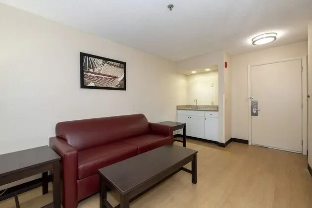 Premium Oda, 1 En Büyük (King) Boy Yatak ve Çekyat (Upgraded Bedding & Snack, Smoke Free)