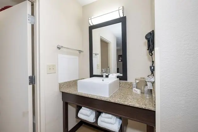 Premium Oda, 1 En Büyük (King) Boy Yatak ve Çekyat (Upgraded Bedding & Snack, Smoke Free)