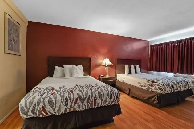 Süit, Sigara İçilmez (1 King Bed and 2 Queen Beds)