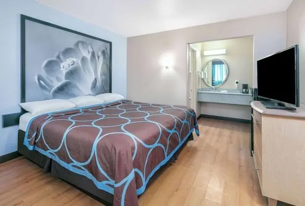 Oda, 1 En Büyük (King) Boy Yatak, Engellilere Uygun (Mobility, Bathtub with Grab Bars)