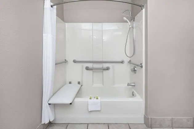 Oda, 1 En Büyük (King) Boy Yatak, Engellilere Uygun (Mobility, Bathtub with Grab Bars)