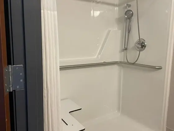 Superior Oda, 1 En Büyük (King) Boy Yatak, Engellilere Uygun (Roll-In Shower, Smoke Free)