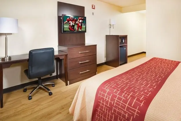 Deluxe Room, 1 King Bed, Accessible, Smoke Free