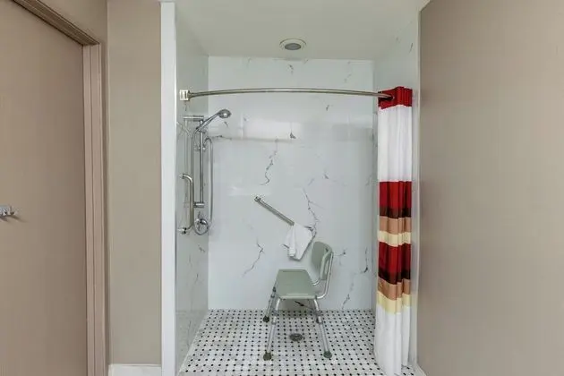 Engellilere uygun banyo