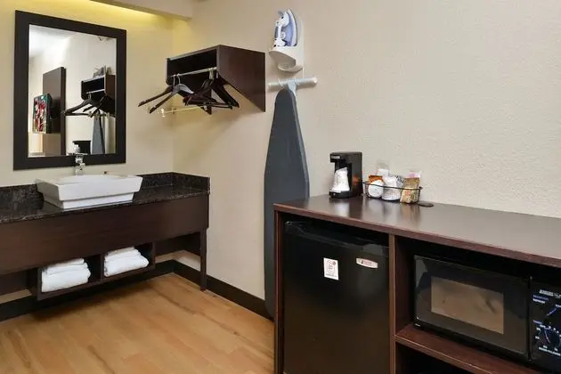 Premium Oda, 1 En Büyük (King) Boy Yatak (Upgraded Bedding & Snack, Smoke Free)