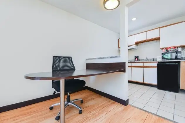 Premium Oda, 1 En Büyük (King) Boy Yatak, Küçük Mutfak (Upgraded Bedding & Snack, Smoke Free)