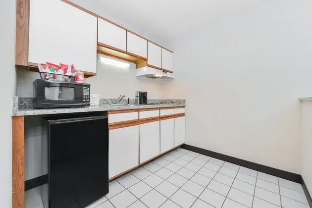 Premium Oda, 1 En Büyük (King) Boy Yatak, Küçük Mutfak (Upgraded Bedding & Snack, Smoke Free)