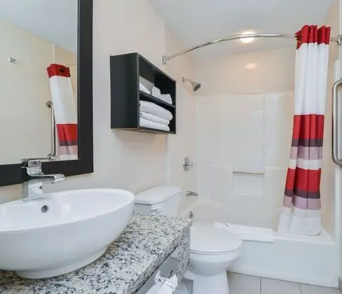 Premium Oda, 2 Çift Kişilik Yatak, Küçük Mutfak (Upgraded Bedding & Snack, Smoke Free)