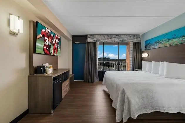 Premium Oda, 1 En Büyük (King) Boy Yatak, Kısmi Deniz Manzarası (Roll-In-Shower, Smoke Free)