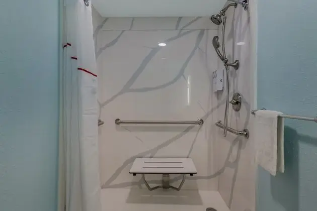 Premium Oda, 1 En Büyük (King) Boy Yatak, Kısmi Deniz Manzarası (Roll-In-Shower, Smoke Free)