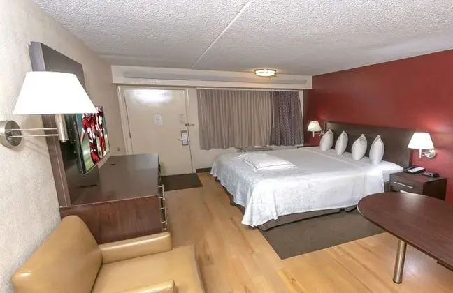 Premium Oda, 1 En Büyük (King) Boy Yatak, Engellilere Uygun (Upgraded Bedding & Snack, Smoke Free)