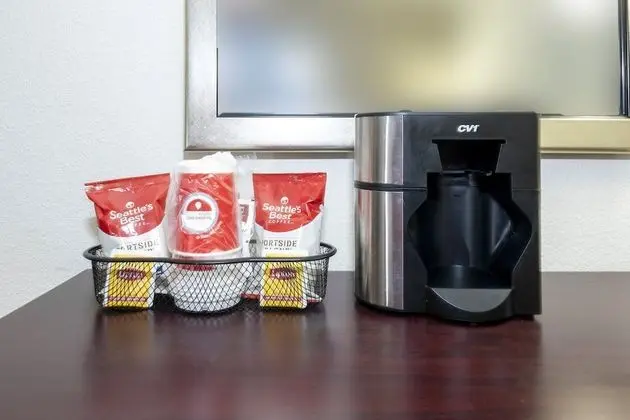 Premium Oda, 1 En Büyük (King) Boy Yatak ve Çekyat (Upgraded Bedding & Snack, Smoke Free)