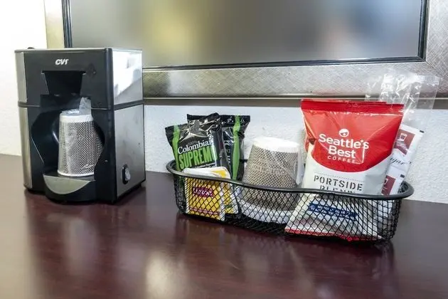 Premium Oda, 1 En Büyük (King) Boy Yatak ve Çekyat (Upgraded Bedding & Snack, Smoke Free)