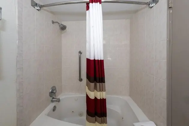 Premium Oda, 1 En Büyük (King) Boy Yatak ve Çekyat (Upgraded Bedding & Snack, Smoke Free)
