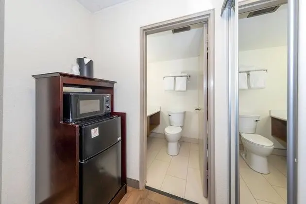 Premium Oda, 1 En Büyük (King) Boy Yatak ve Çekyat (Upgraded Bedding & Snack, Smoke Free)
