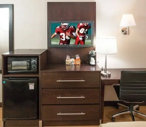 Premium Oda, 1 Büyük (Queen) Boy Yatak (Upgraded Bedding/Snack,Roll-In Shower)