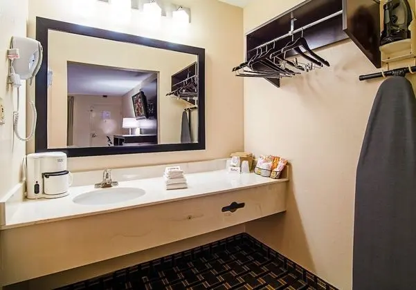 Süit, 1 En Büyük (King) Boy Yatak, Sigara İçilmez, Sıcak Su Küveti