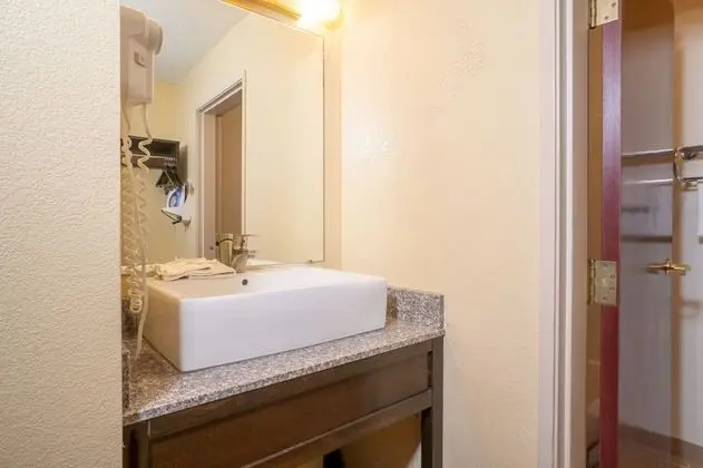 Deluxe Oda, 2 Çift Kişilik Yatak, Sigara İçilmez (Wheelchair Accessible)