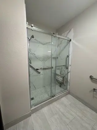Deluxe Oda, 2 Büyük (Queen) Boy Yatak, Engellilere Uygun, Sigara İçilmez (Walk-In Shower)