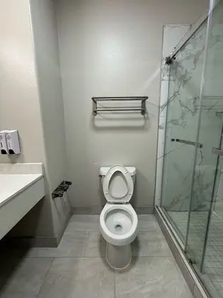 Deluxe Oda, 2 Büyük (Queen) Boy Yatak, Engellilere Uygun, Sigara İçilmez (Walk-In Shower)