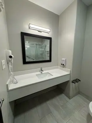Deluxe Oda, 2 Büyük (Queen) Boy Yatak, Engellilere Uygun, Sigara İçilmez (Walk-In Shower)