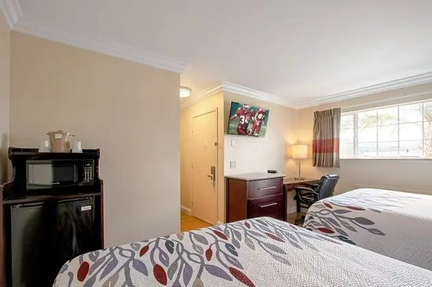 Süit, Sigara İçilmez, Mutfak (2 Queen Beds, 1 Sofabed, Shower Only)