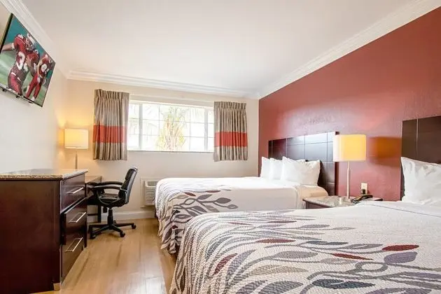 Süit, Sigara İçilmez, Mutfak (2 Queen Beds, 1 Sofabed, Shower Only)