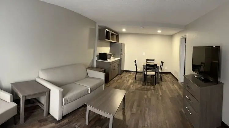 Süit, 1 En Büyük (King) Boy Yatak ve Çekyat, Engellilere Uygun, Sigara İçilmez