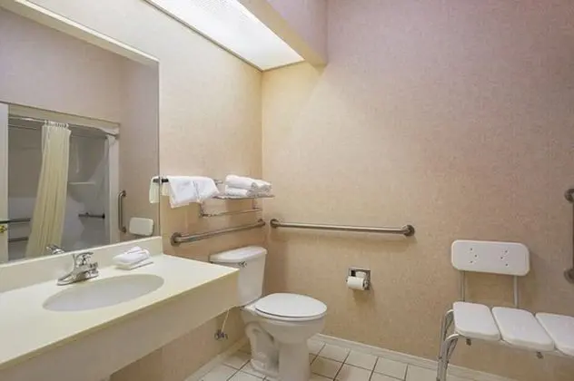 Büyük Yataklı Tek Kişilik Oda