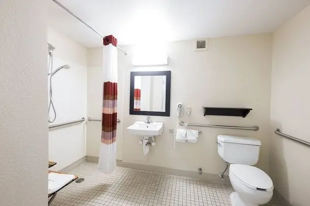 Standard Oda, 2 Çift Kişilik Yatak, Engellilere Uygun (Roll-In Shower, Smoke Free)