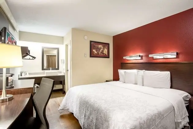 Standard Room, 1 King Bed (Smoke Free)