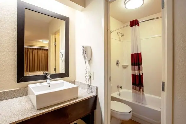 Standard Room, 1 King Bed (Smoke Free)