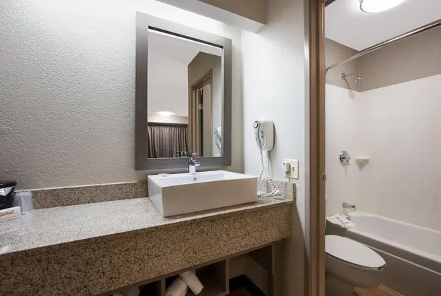 Premium Oda, 1 En Büyük (King) Boy Yatak (Upgraded Bedding & Snack, Smoke Free)