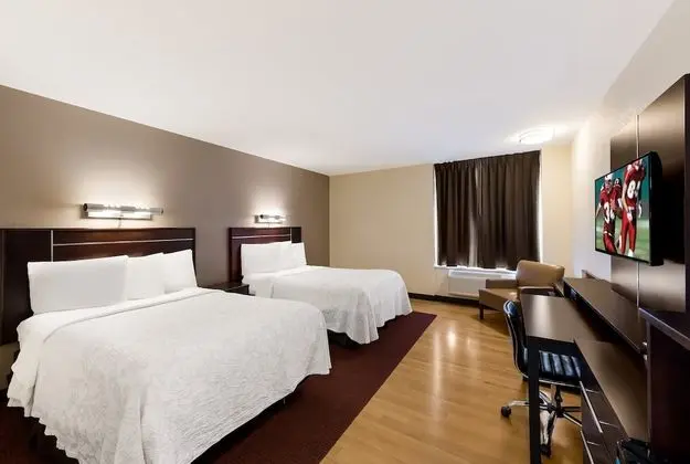 Deluxe Oda, 2 Çift Kişilik Yatak, Engellilere Uygun (Roll-In Shower, Smoke Free)
