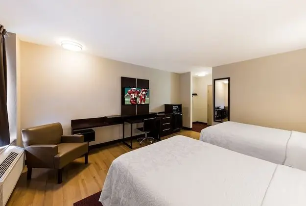 Deluxe Oda, 2 Çift Kişilik Yatak, Engellilere Uygun (Roll-In Shower, Smoke Free)